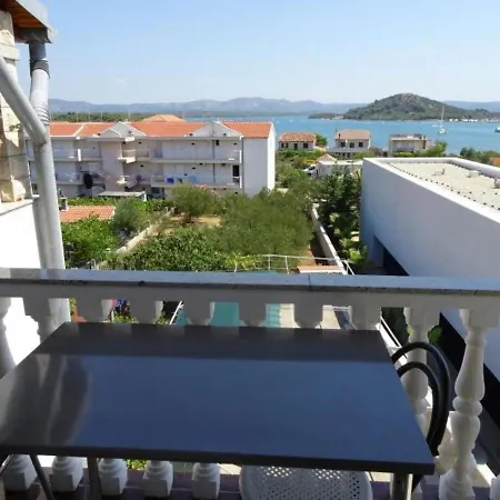 Apartment Nada- 150m From Sea Murter